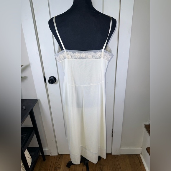VINTAGE Vanity Fair Ivory Lace Full Slip Dress - Picture 8 of 9